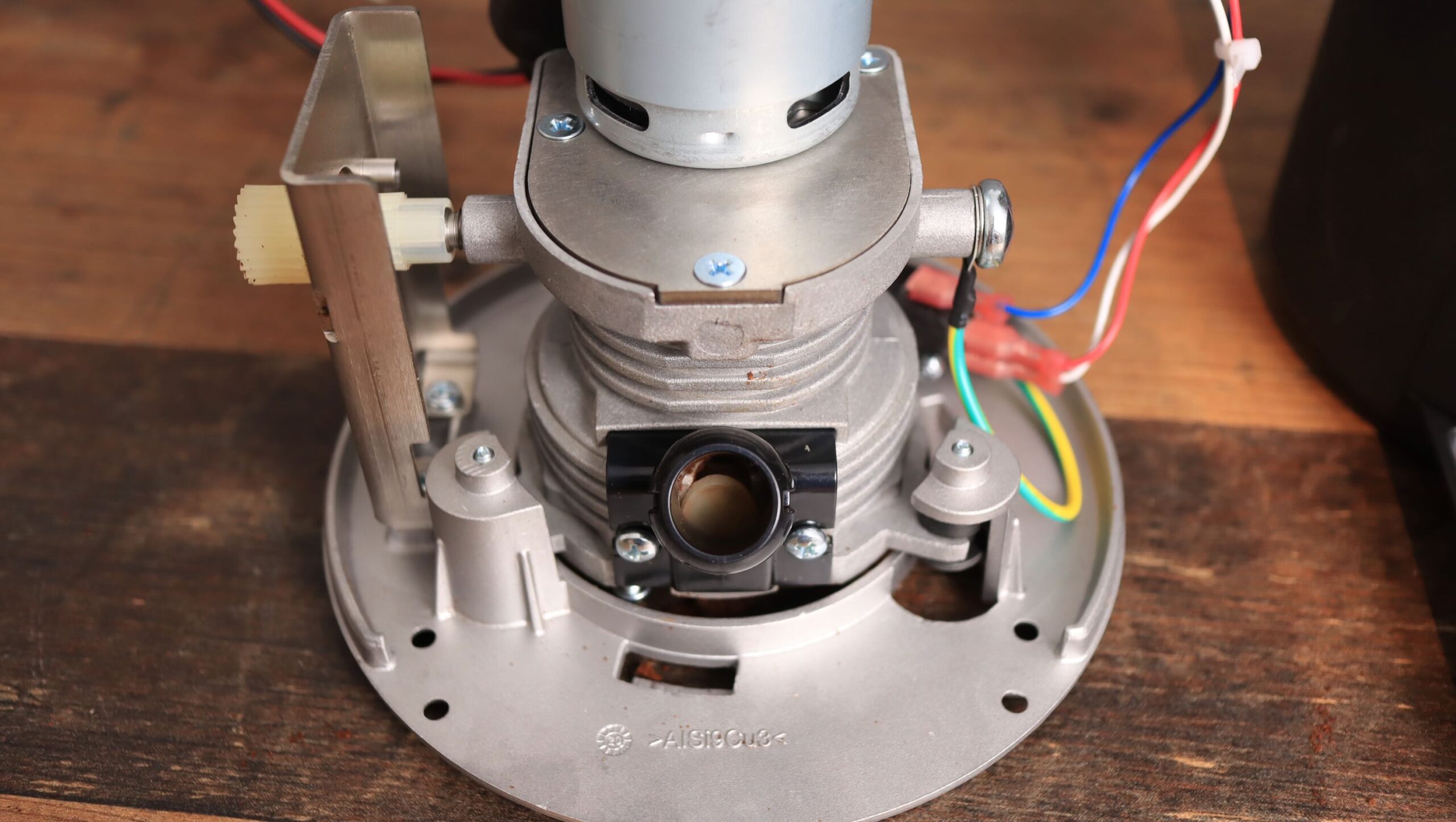 motor housing Motor housing with view of chute and declumper