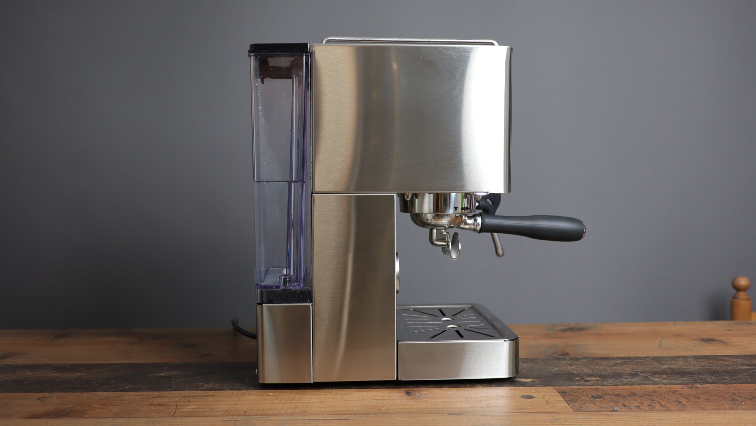 The MiiCoffee Apex, as viewed from the left, with view of water tank