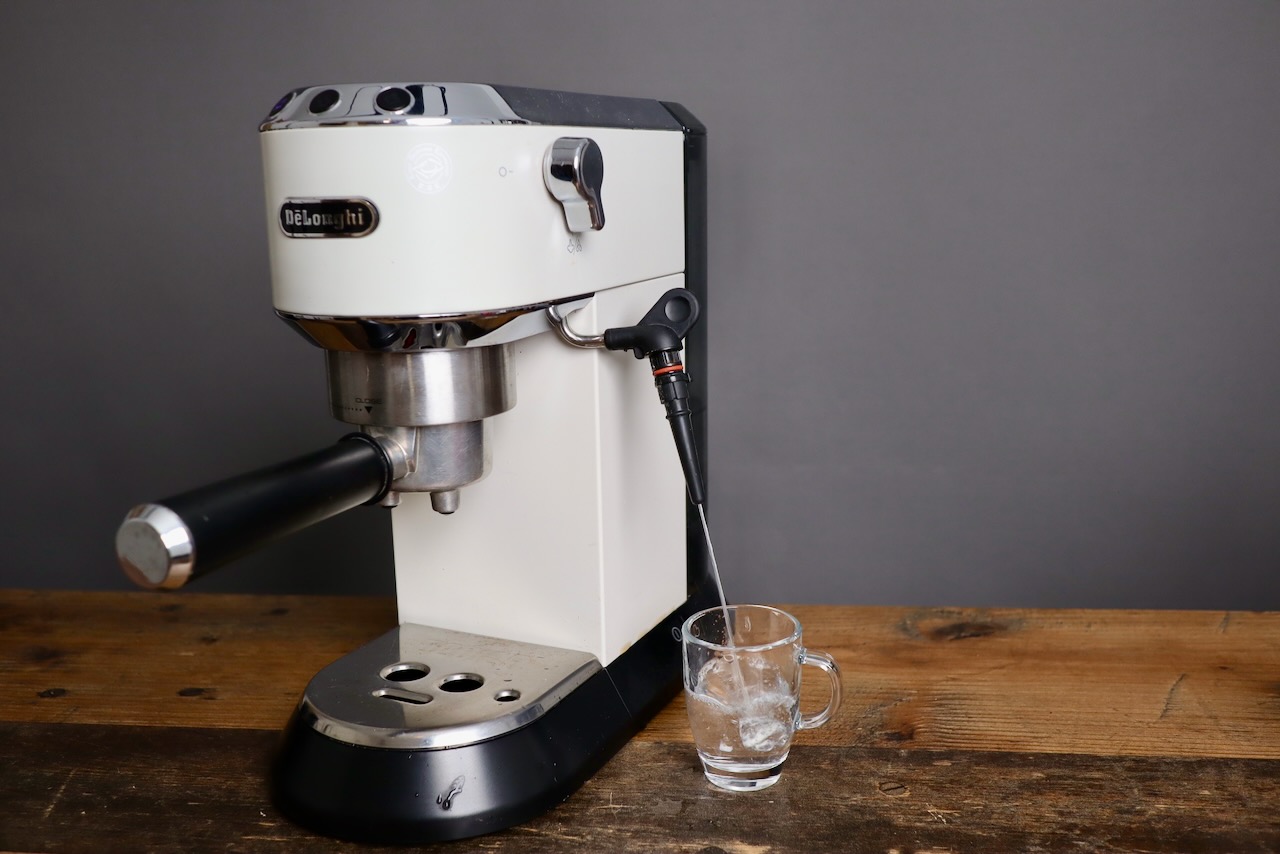 Delonghi Dedica delivers hot water for tea