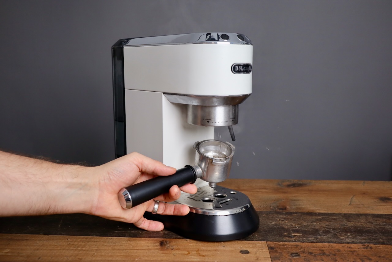 Delonghi Dedica doing an empty shot to pre-warm the brew group and portafilter