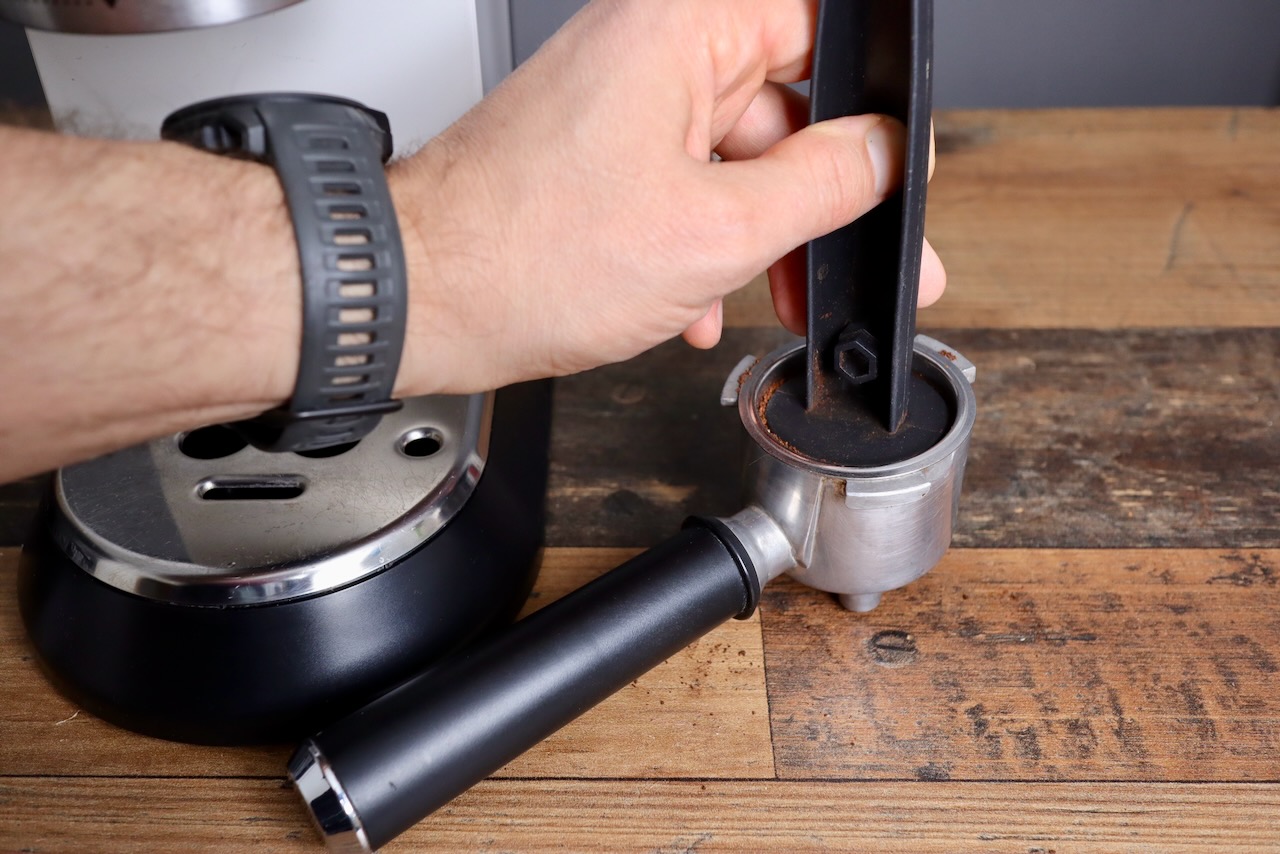 Delonghi Dedica using stock tamper Delonghi Dedica tamping in basic mode