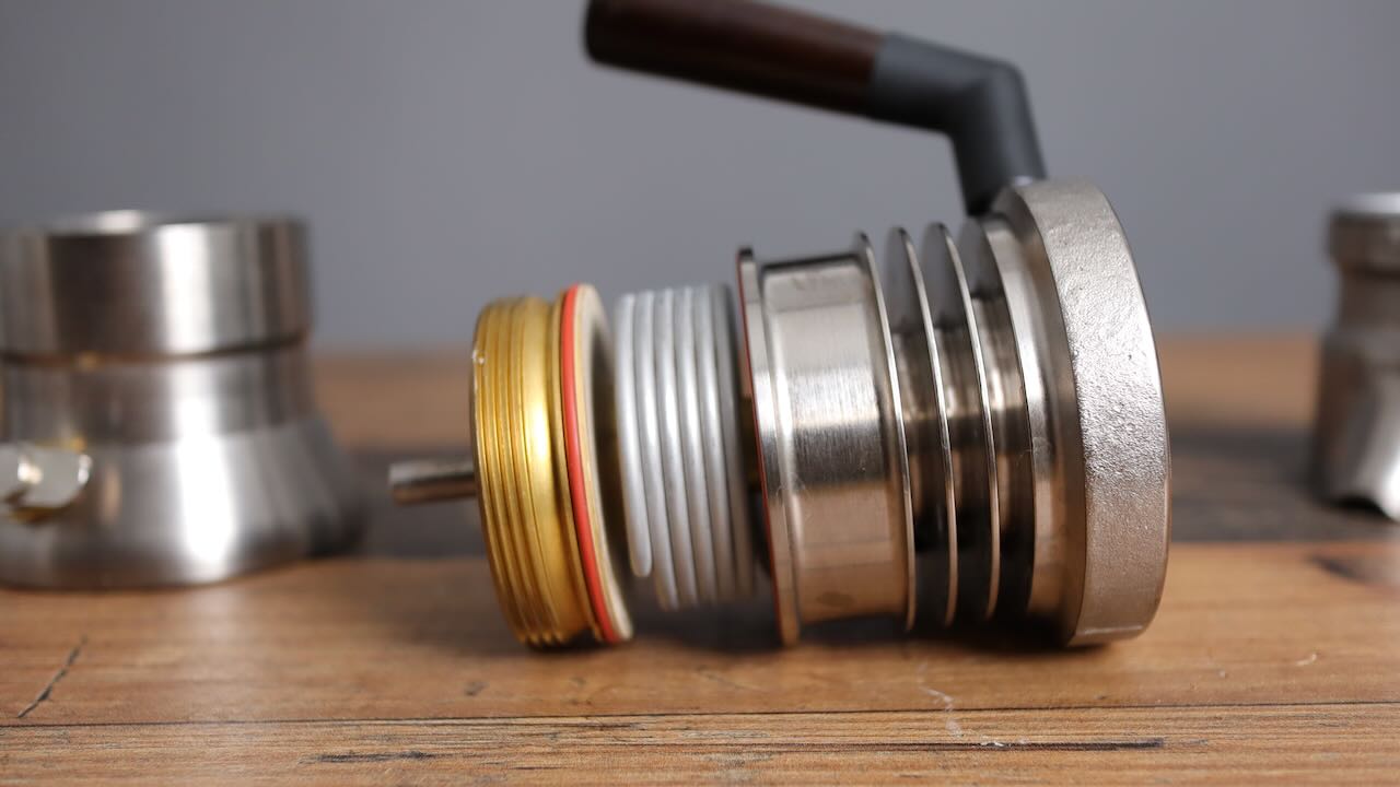 9Barista brew group with heat exchanger coils