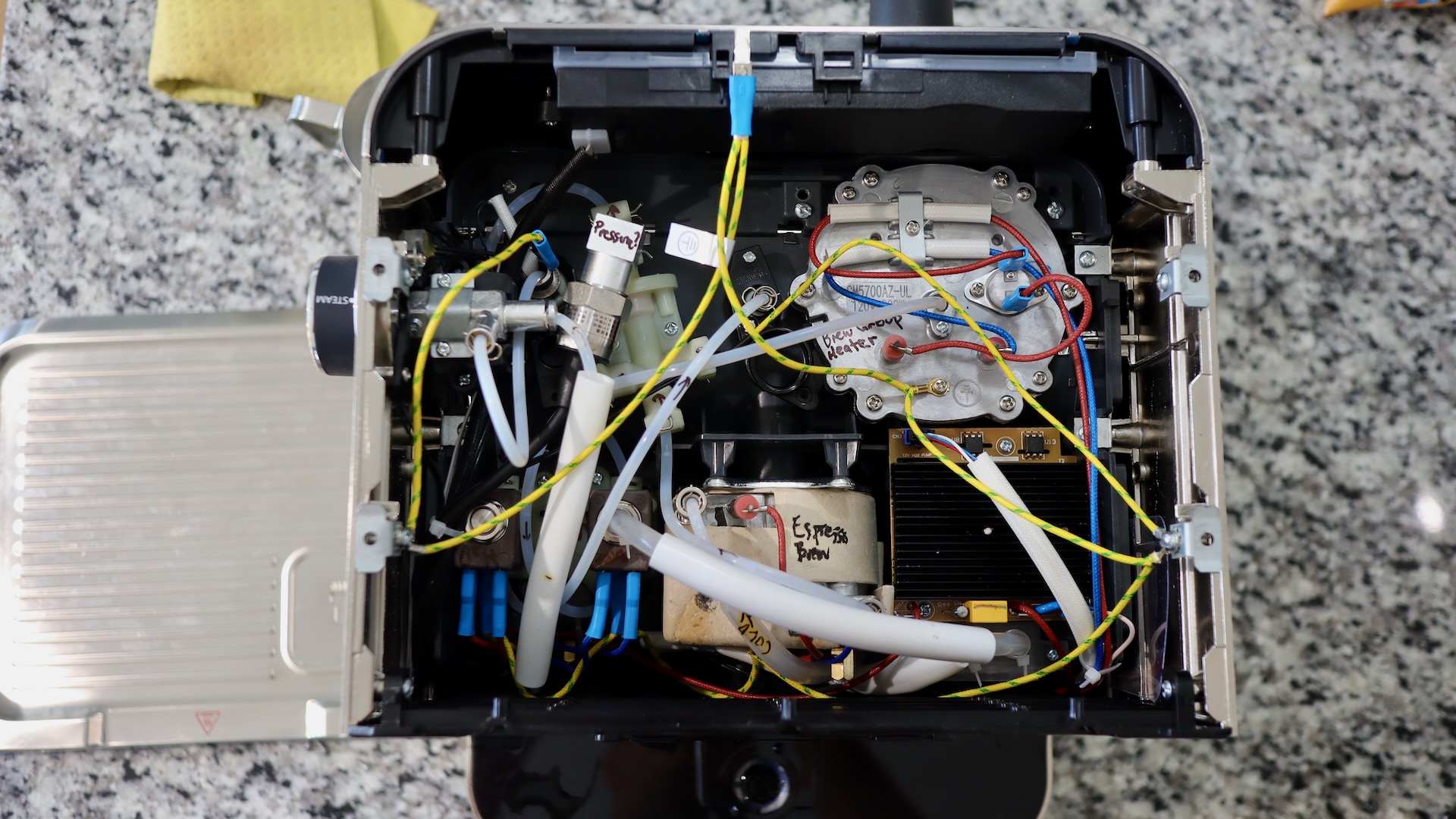 Looking inside the Casabrews Neutron Pro