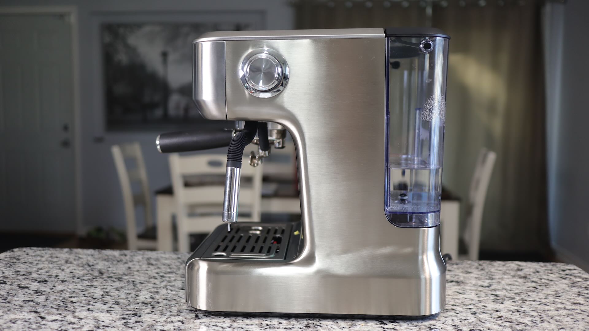 Casabrews Neutron Pro from the right side