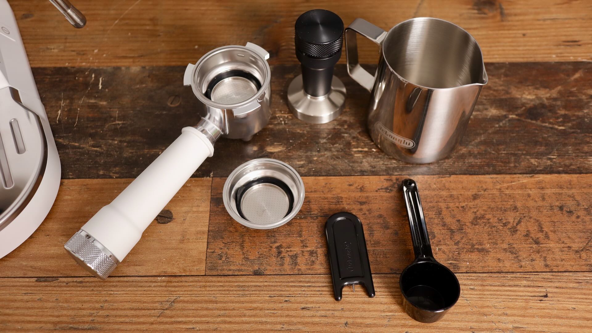 Accessories includes on the Delonghi Dedica Duo EC890