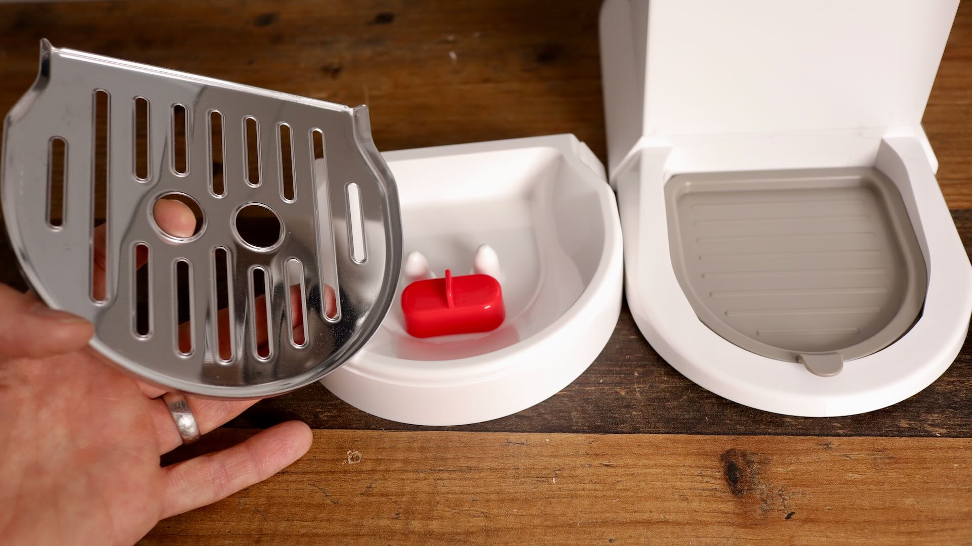 Drip Tray on the Delonghi Dedica Duo EC890