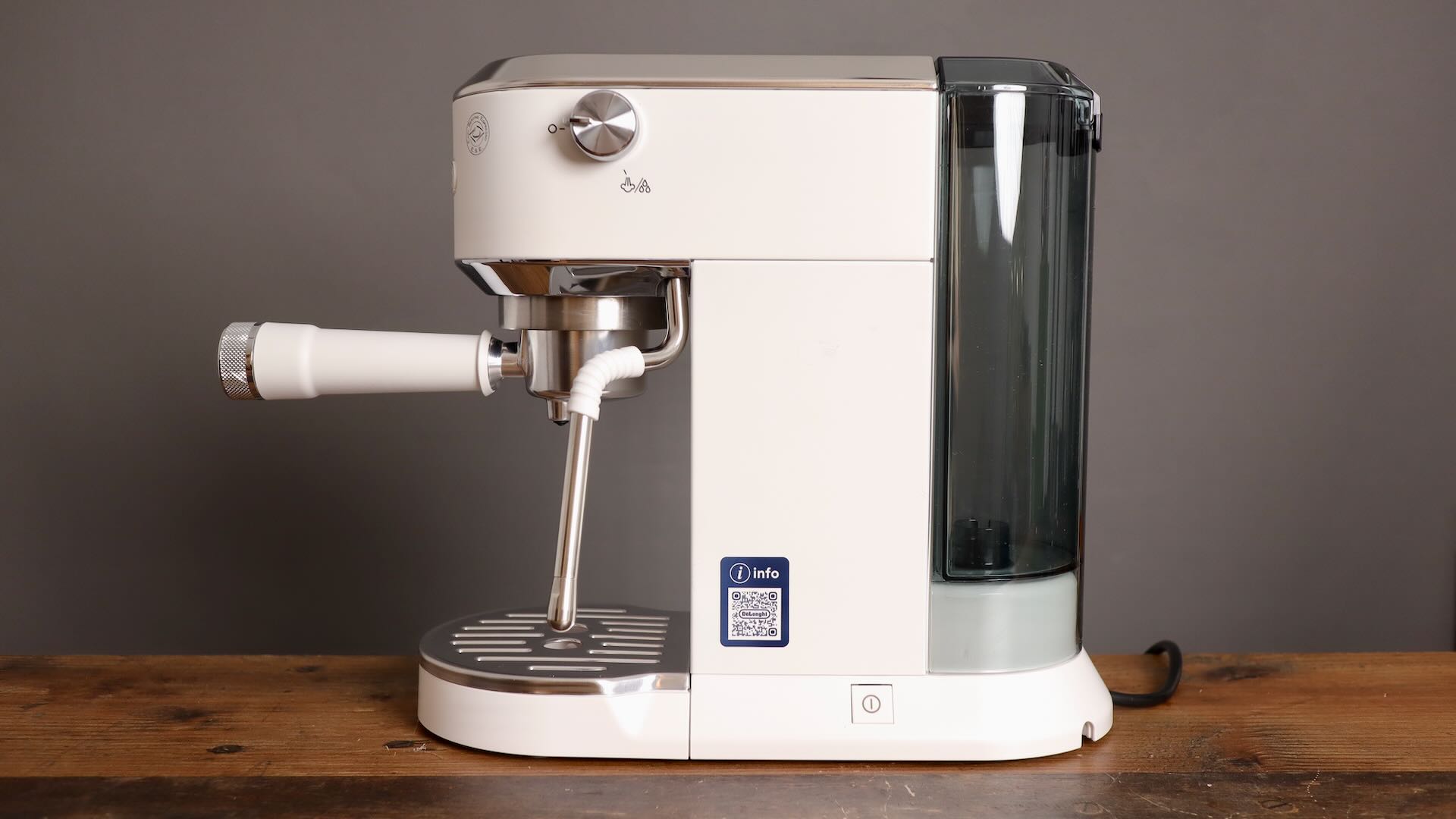 Right side of the Delonghi Dedica Duo EC890