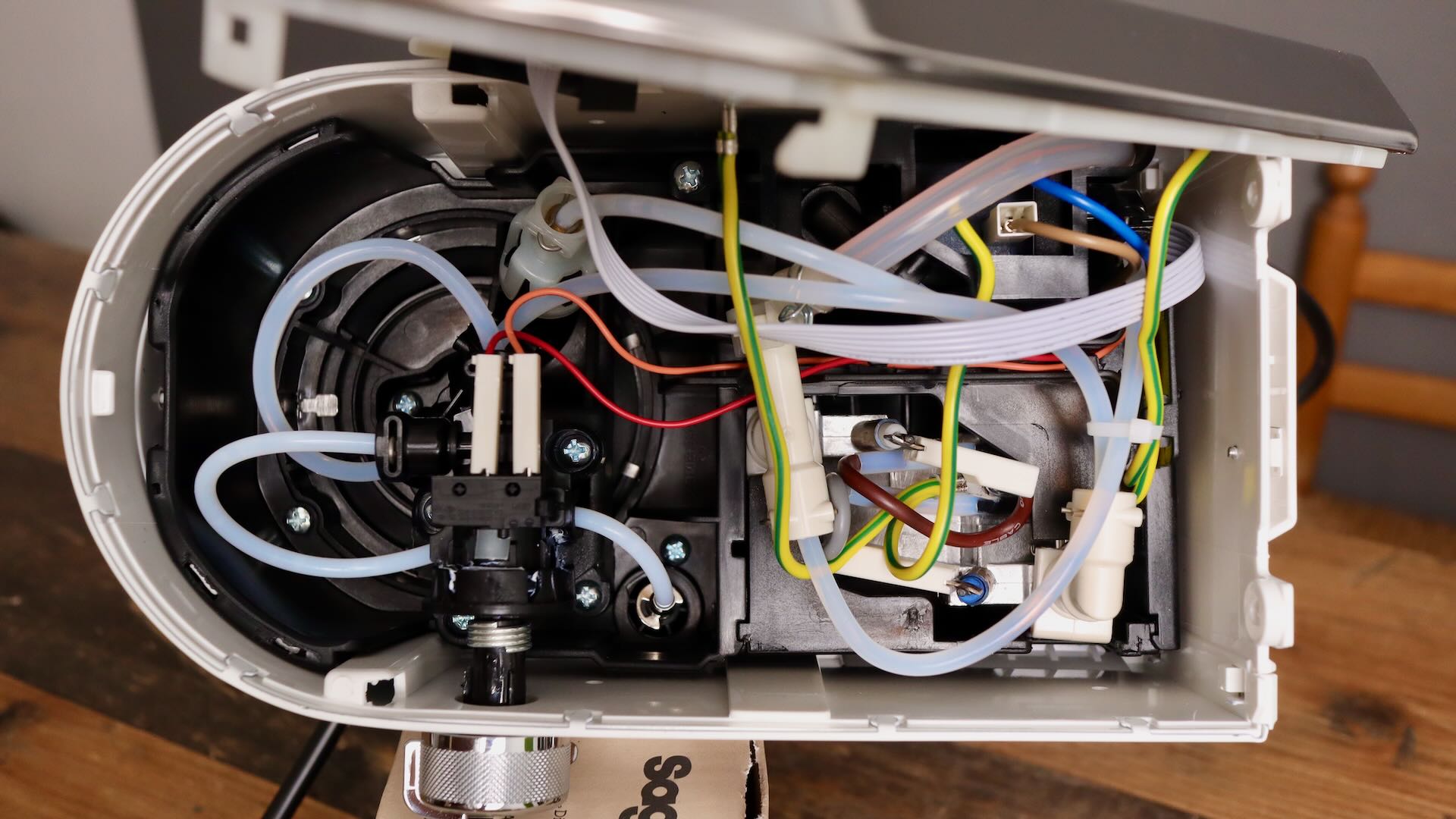 Inside of the Delonghi Dedica Duo EC890, showing thermoblock, OPV, steam valve, and more.