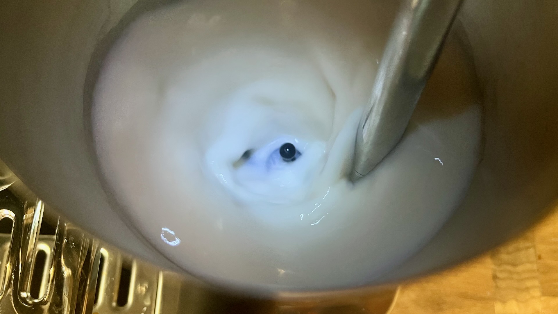 Auto milk frothing on the Ninja Luxe Cafe at the beginning