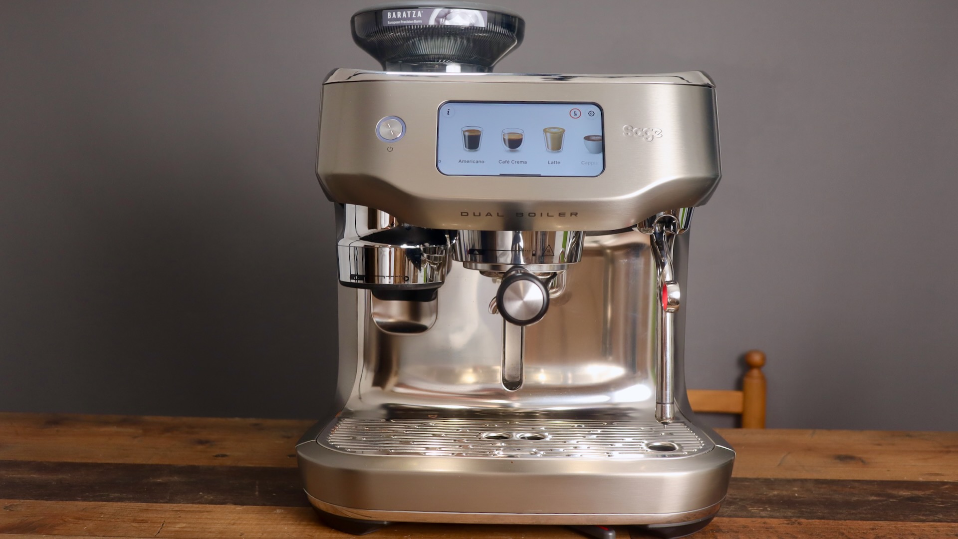 Front side with display of the Oracle Dual Boiler