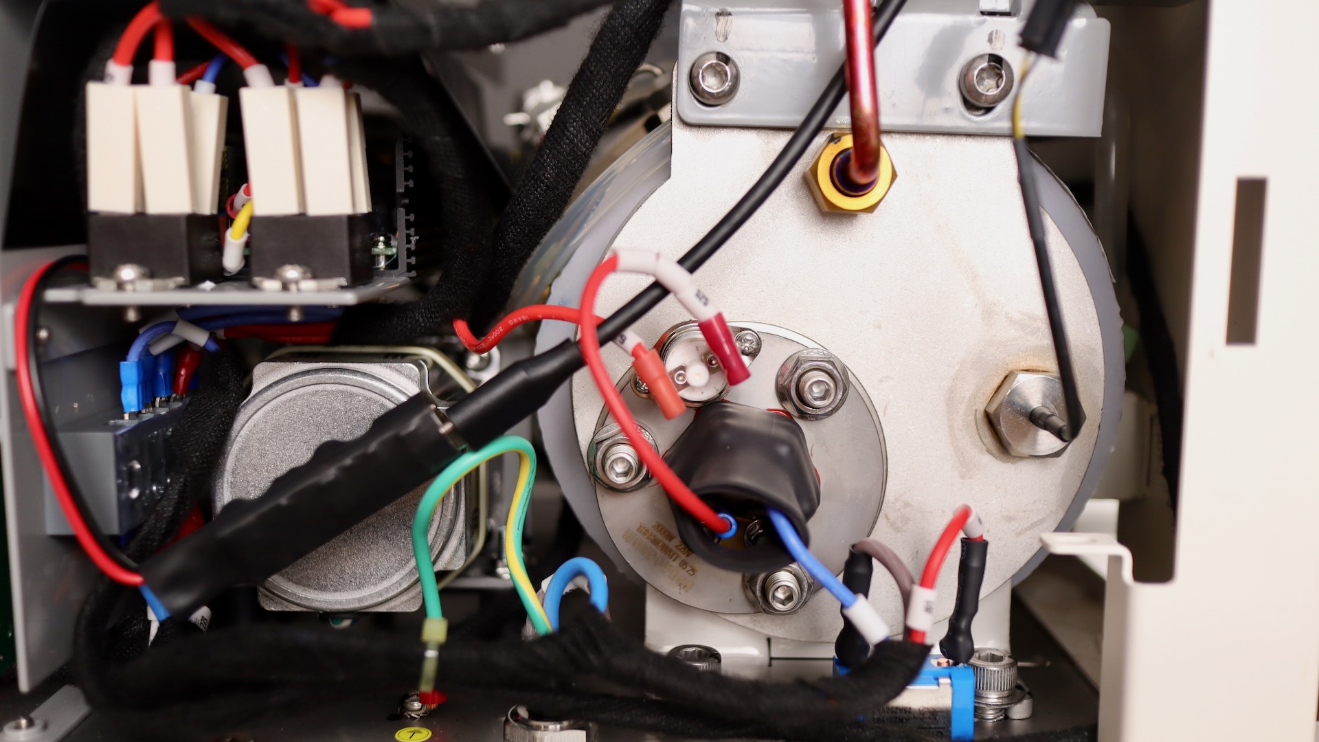 Gear pump on the Wendougee Data S