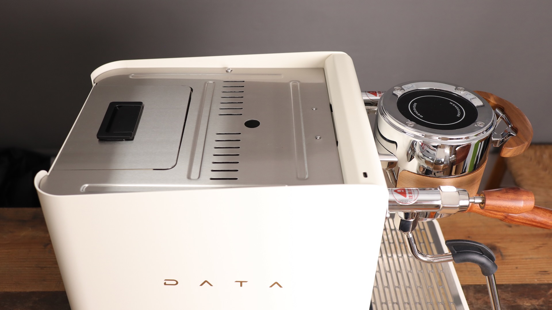 Wendougee Data S espresso machine from the left upper side